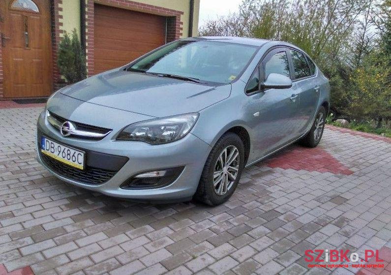 2015' Opel Astra photo #1