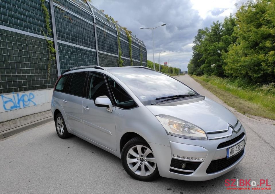 2012' Citroen C4 Picasso photo #3