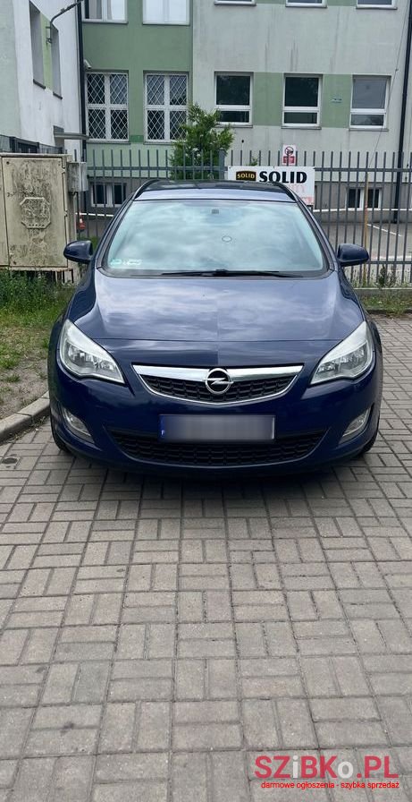 2012' Opel Astra photo #1