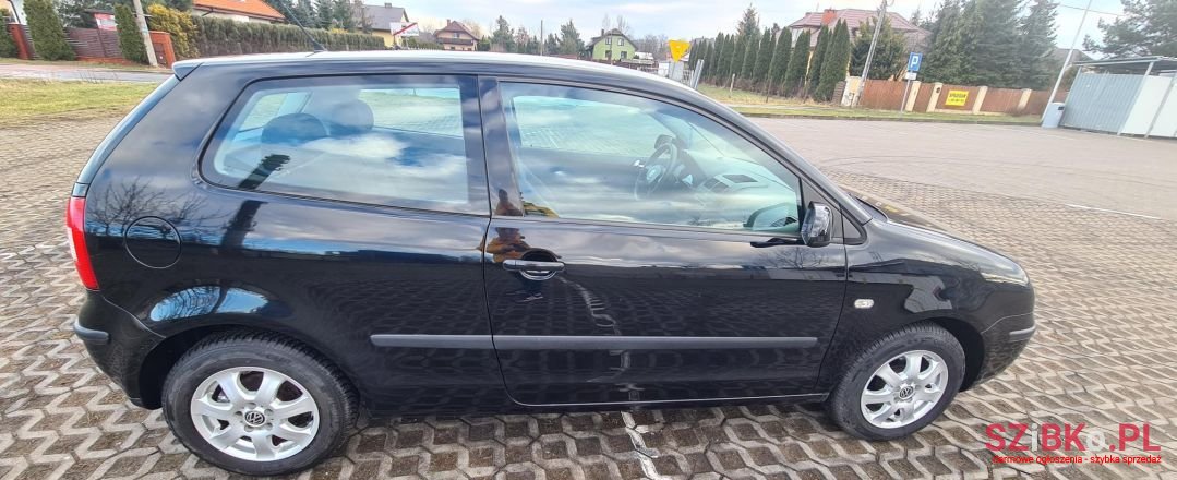 2002' Volkswagen Polo photo #3