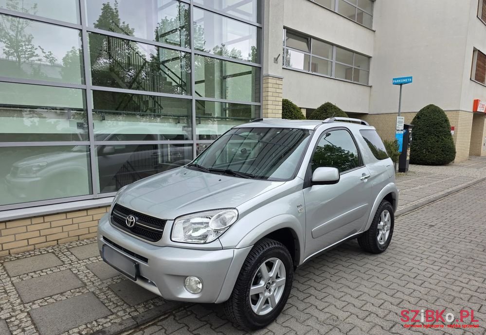 2004' Toyota RAV4 4X4 Executive photo #3