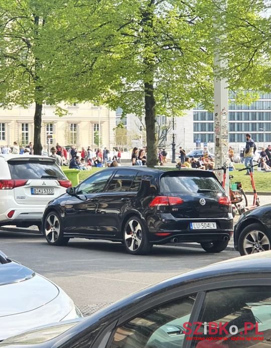 2015' Volkswagen Golf photo #5