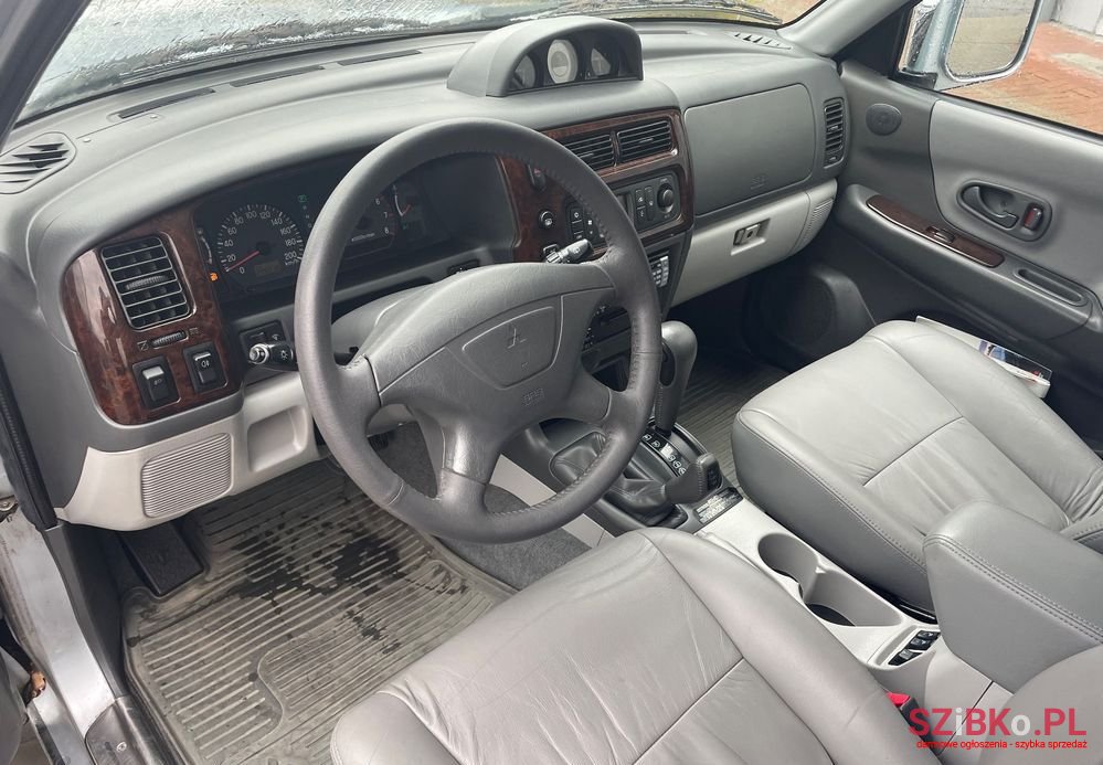 2004' Mitsubishi Pajero Sport photo #6