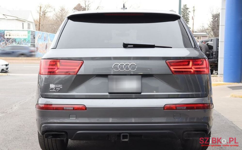2019' Audi Q7 photo #6
