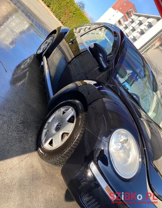 2007' Volkswagen New Beetle photo #2