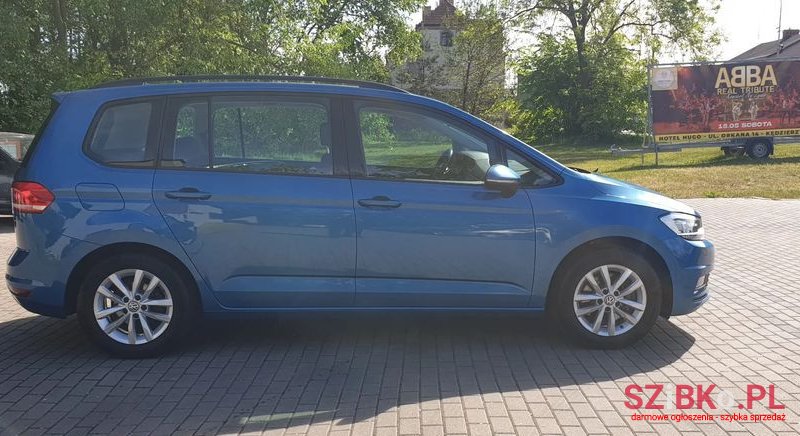 2018' Volkswagen Touran photo #6