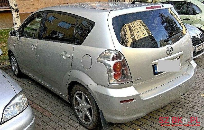 2004' Toyota photo #1