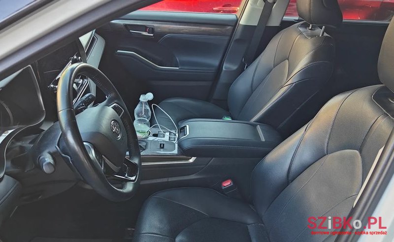 2021' Toyota Highlander photo #4