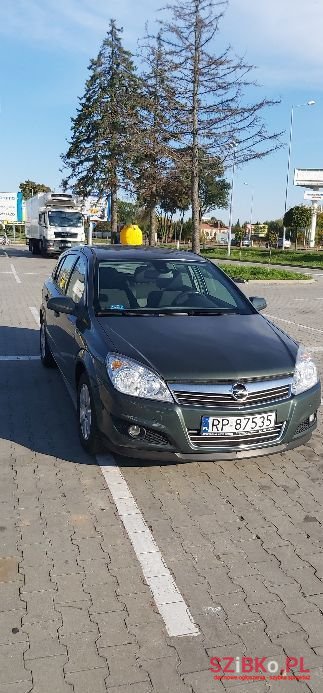 2009' Opel Astra photo #2