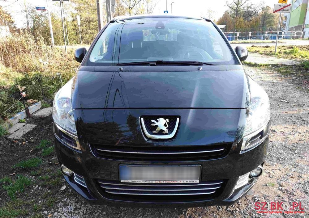2011' Peugeot 5008 photo #1