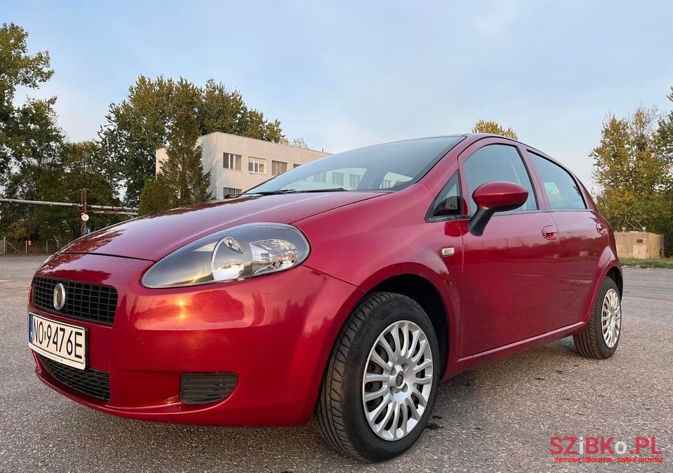 2010' Fiat Grande Punto photo #2