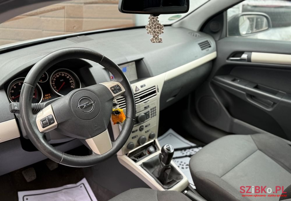 2008' Opel Astra photo #5