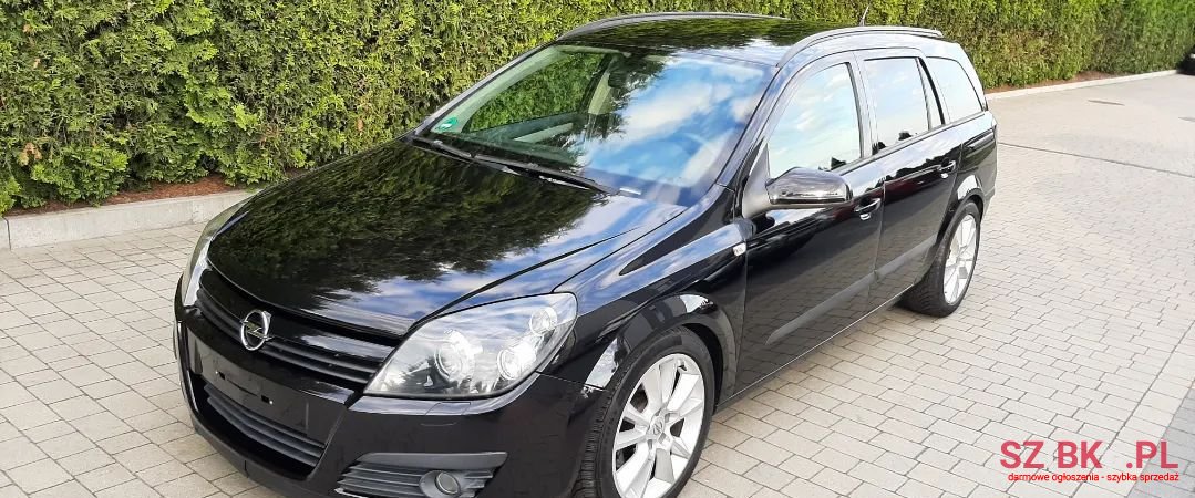 2004' Opel Astra Sport photo #2