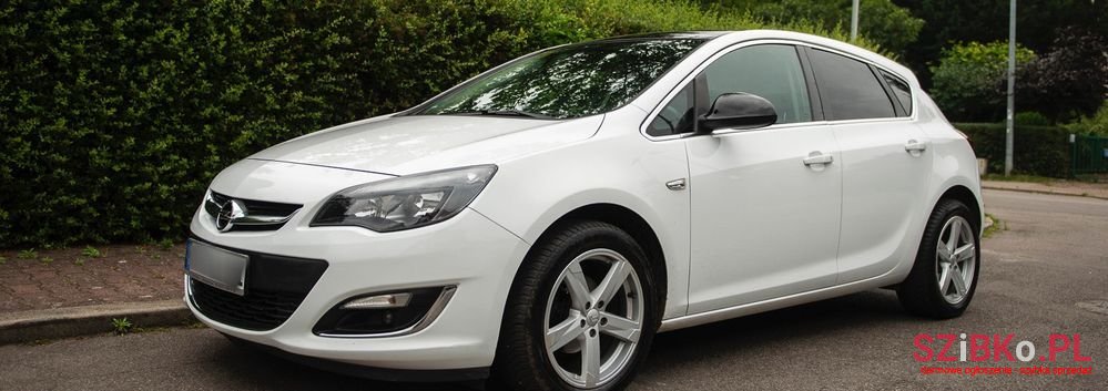 2014' Opel Astra photo #1