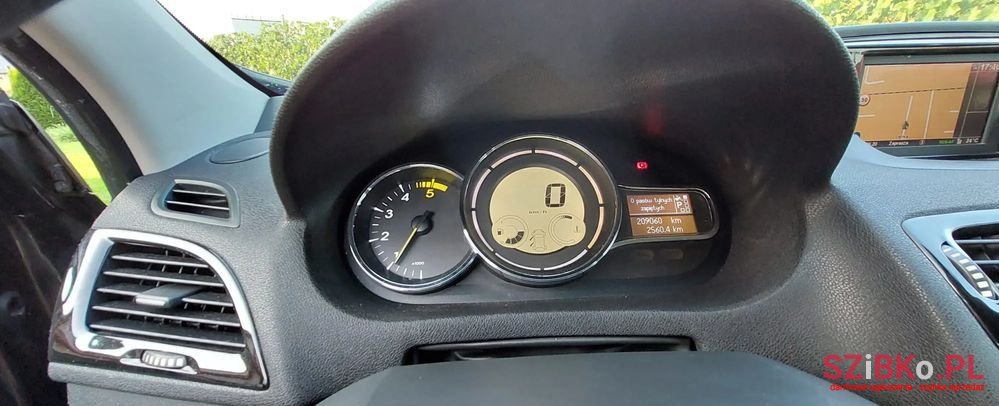 2012' Renault Megane photo #5