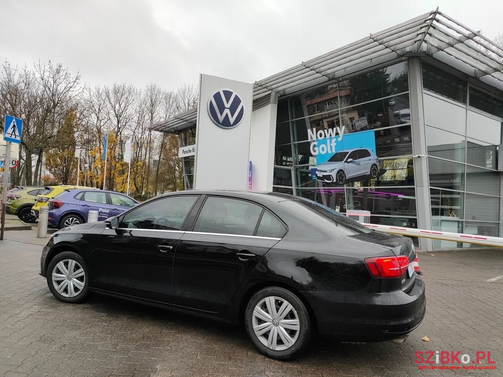 2017' Volkswagen Jetta photo #2