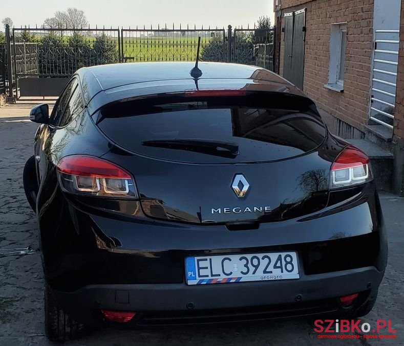 2009' Renault Megane photo #2