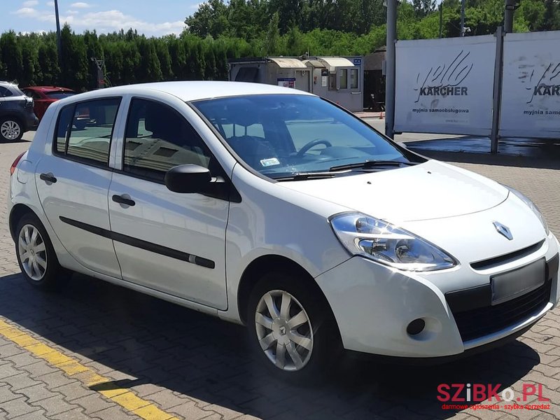 2013' Renault Clio photo #1