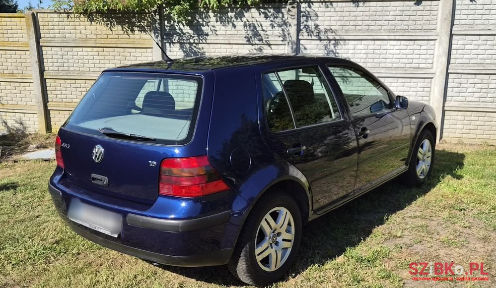 2002' Volkswagen Golf photo #4