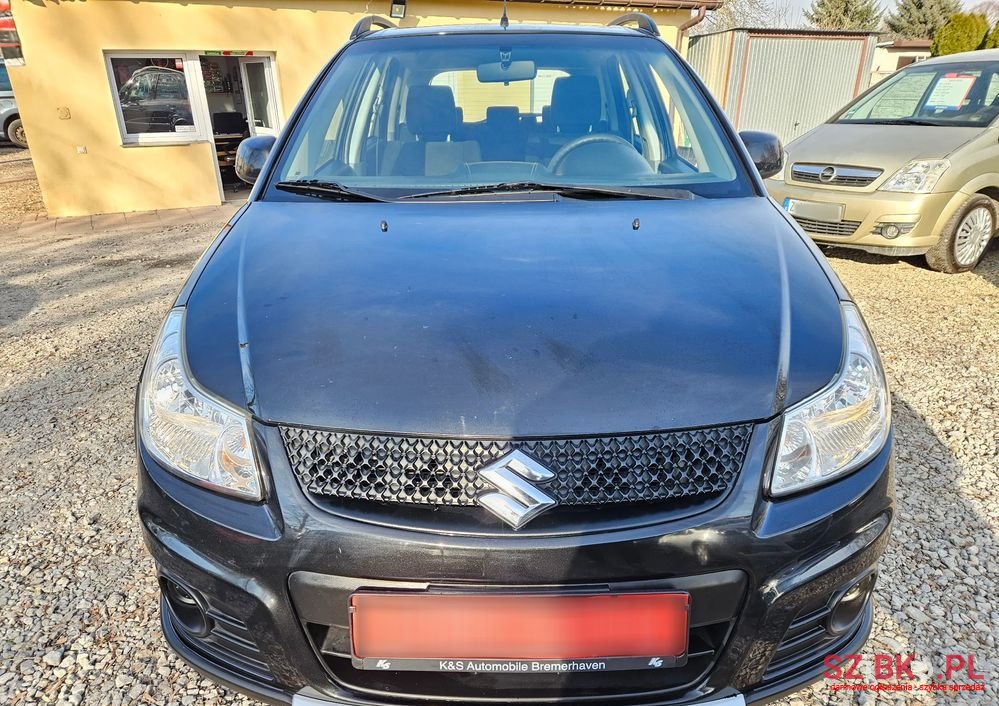 2012' Suzuki SX4 photo #2