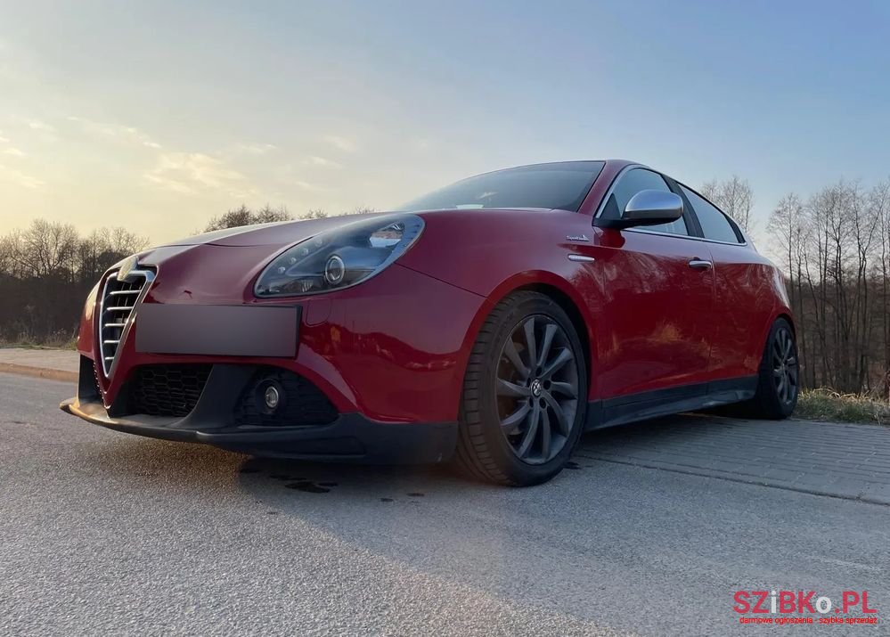 2012' Alfa Romeo Giulietta photo #3
