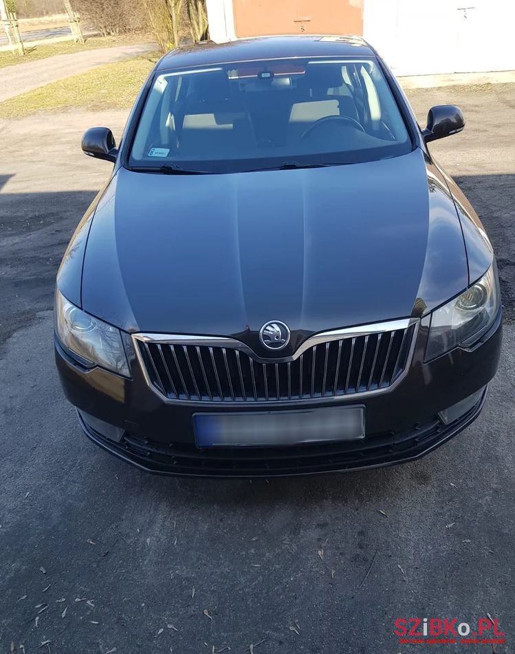 2014' Skoda Superb photo #3