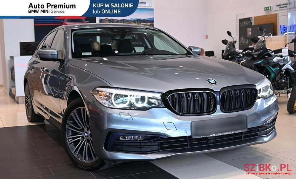 2020' BMW 5 Series 520D photo #2