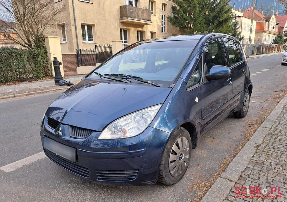 2006' Mitsubishi Colt photo #1