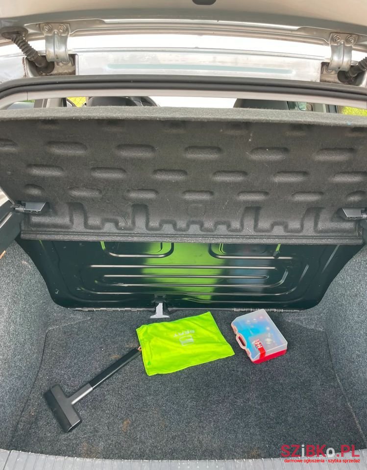 2008' SEAT Ibiza 1.4 16V Style photo #3