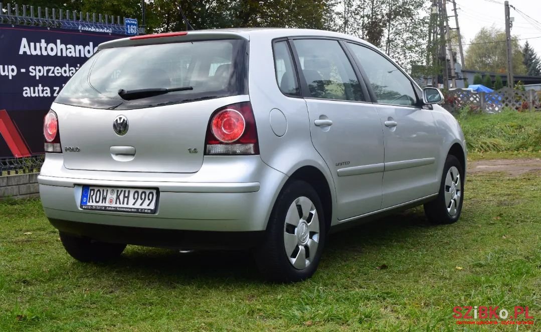 2008' Volkswagen Polo photo #5