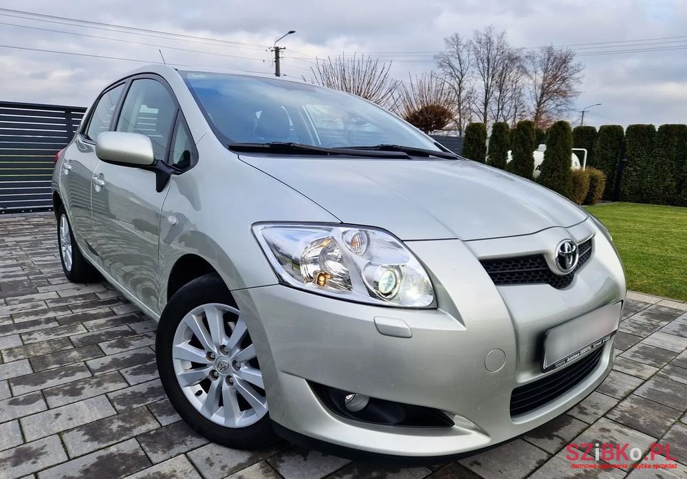 2007' Toyota Auris photo #1