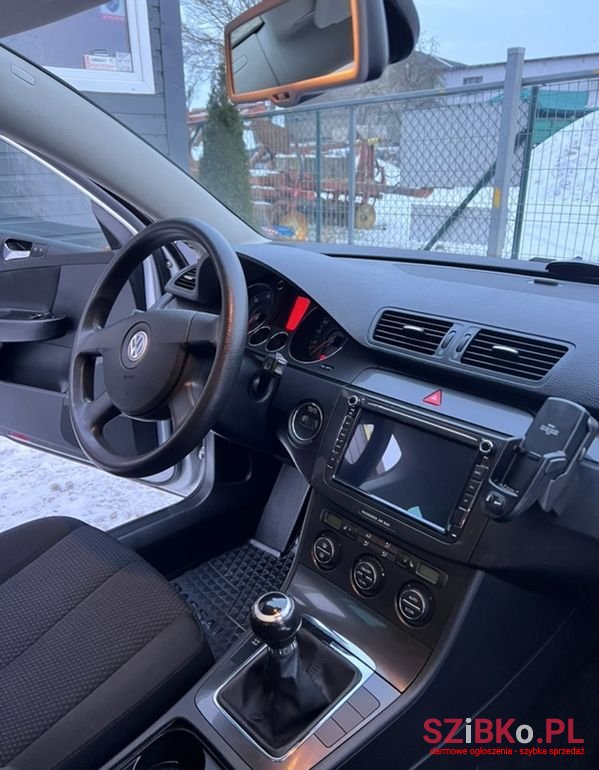 2006' Volkswagen Passat photo #4