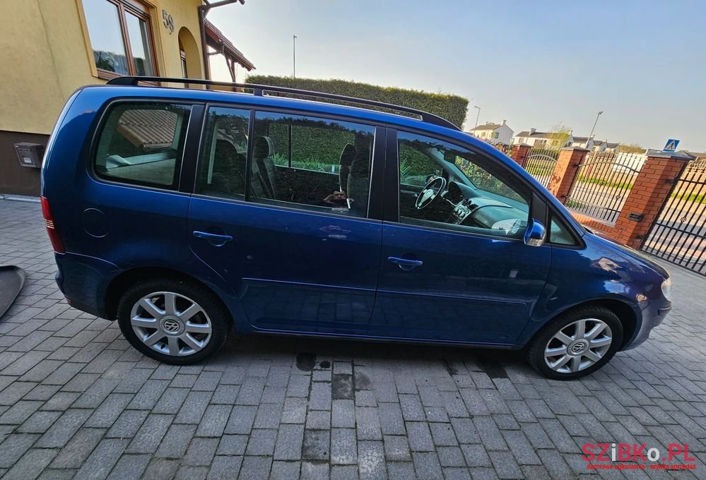 2007' Volkswagen Touran photo #2