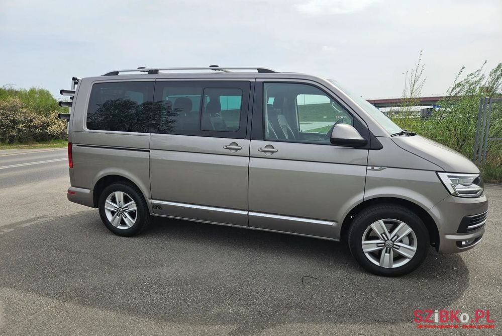 2017' Volkswagen Multivan photo #5