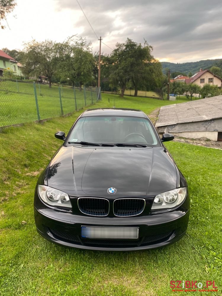 2009' BMW 1 Series 116I photo #1