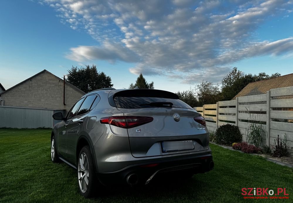 2018' Alfa Romeo Stelvio photo #5