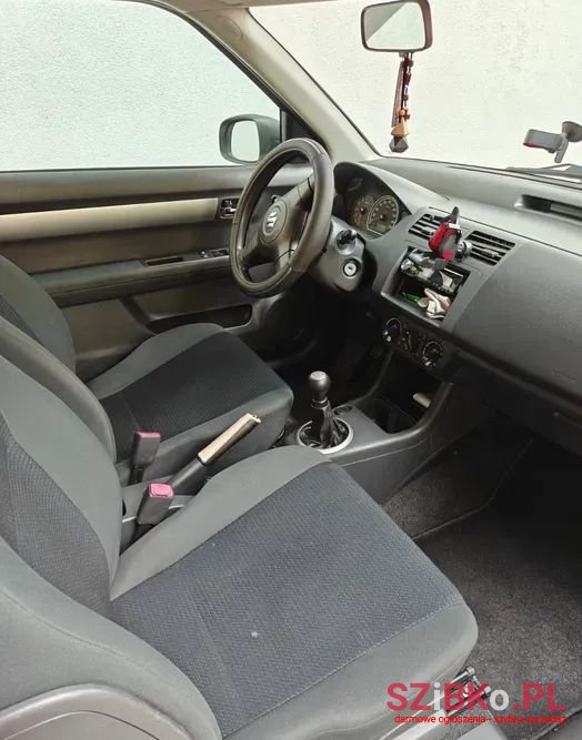 2009' Suzuki Swift photo #4