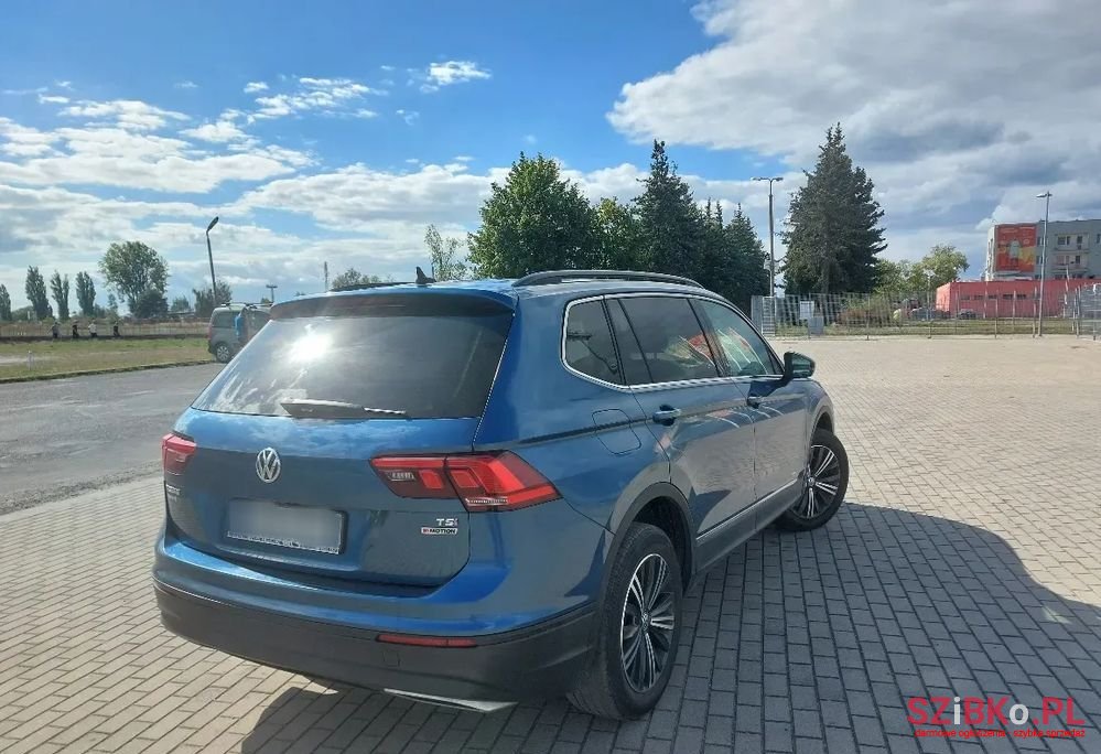 2018' Volkswagen Tiguan photo #5