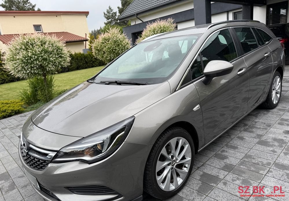 2017' Opel Astra 1.4 Turbo Innovation photo #1