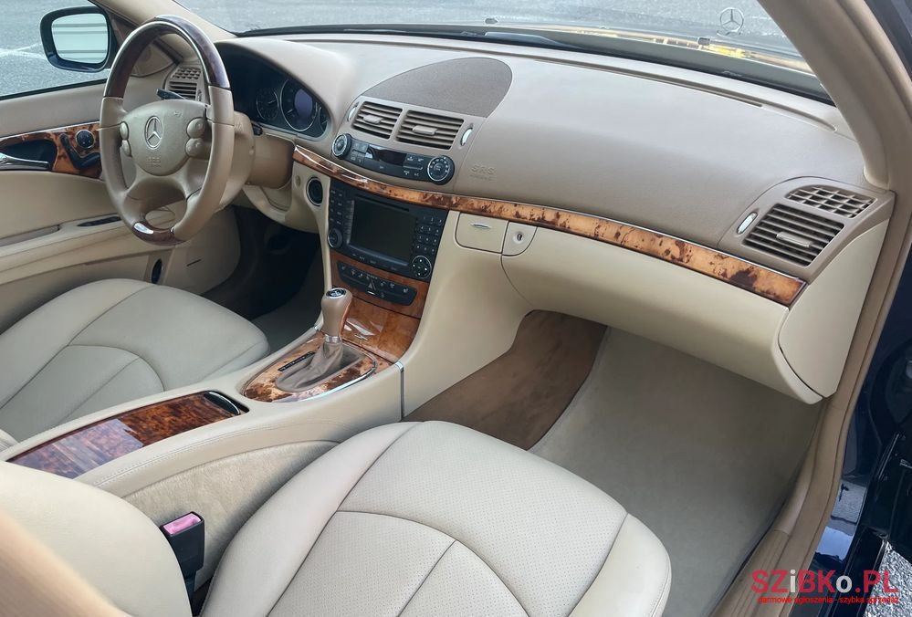 2008' Mercedes-Benz E-Class 350 4-Matic photo #3