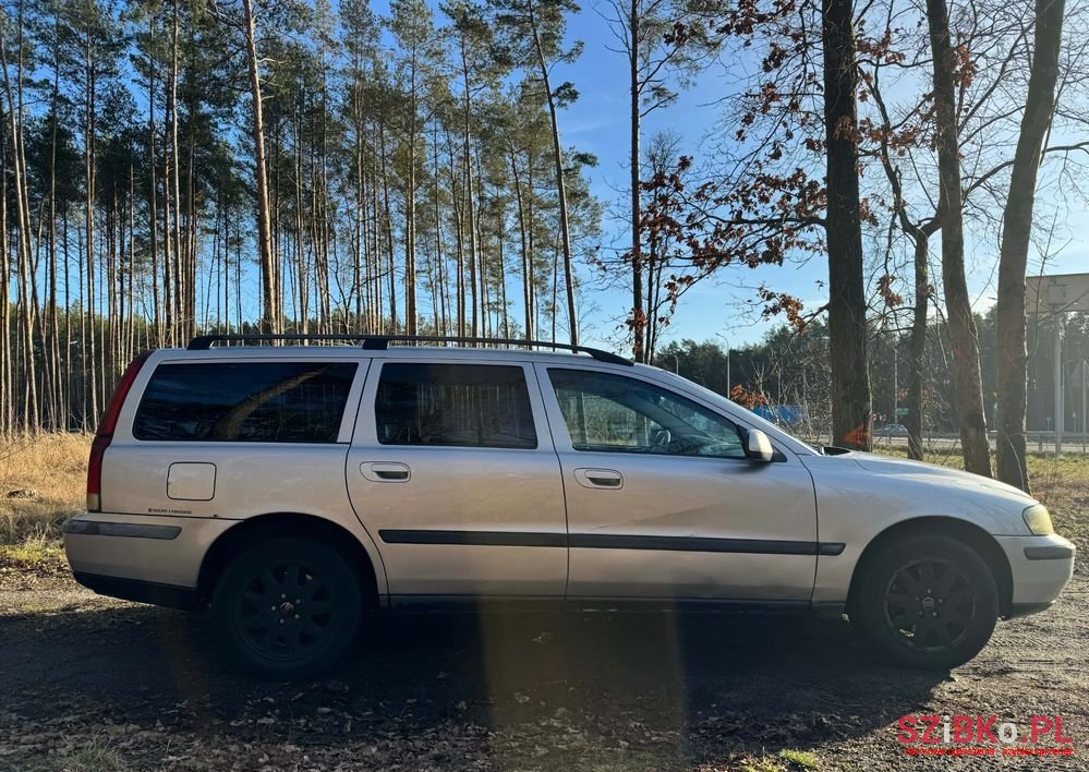 2002' Volvo V70 2.4 Silver Edition photo #2
