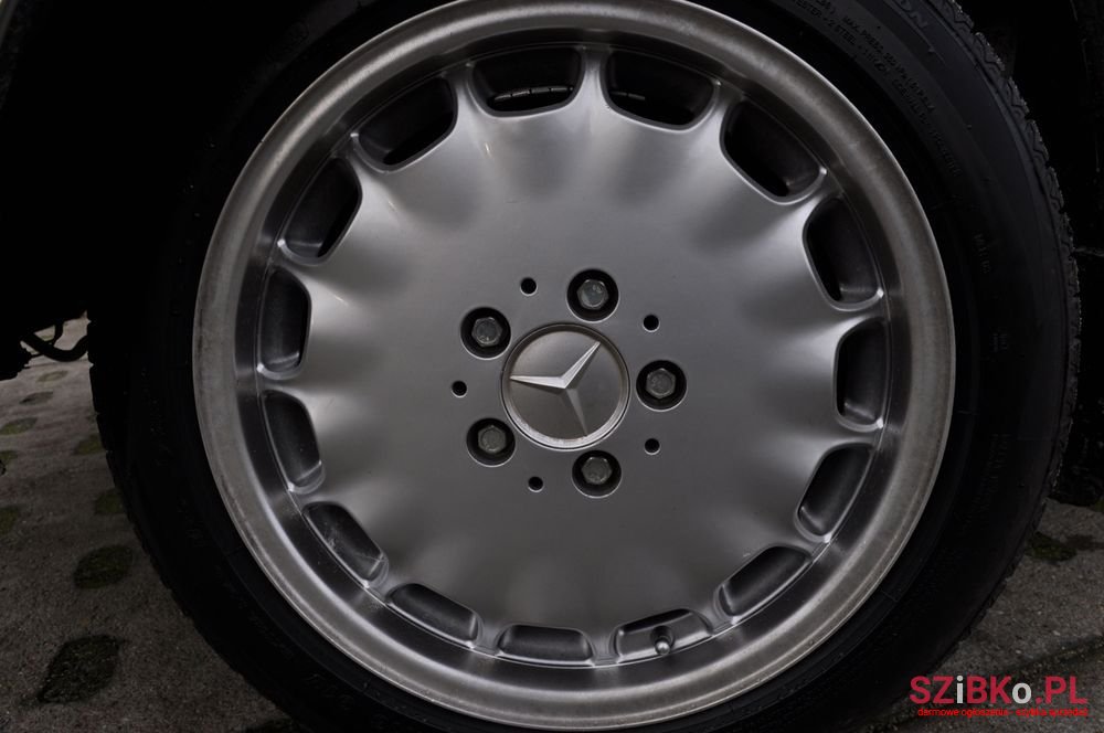 1982' Mercedes-Benz W123 photo #3