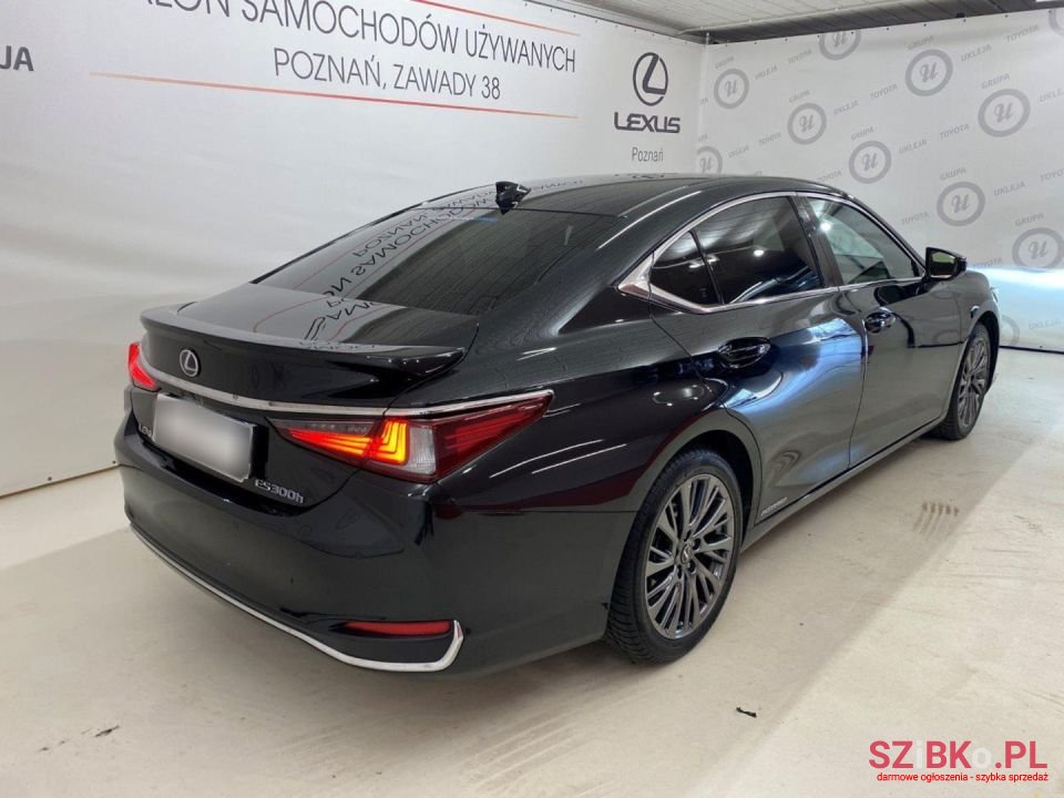 2021' Lexus ES photo #2