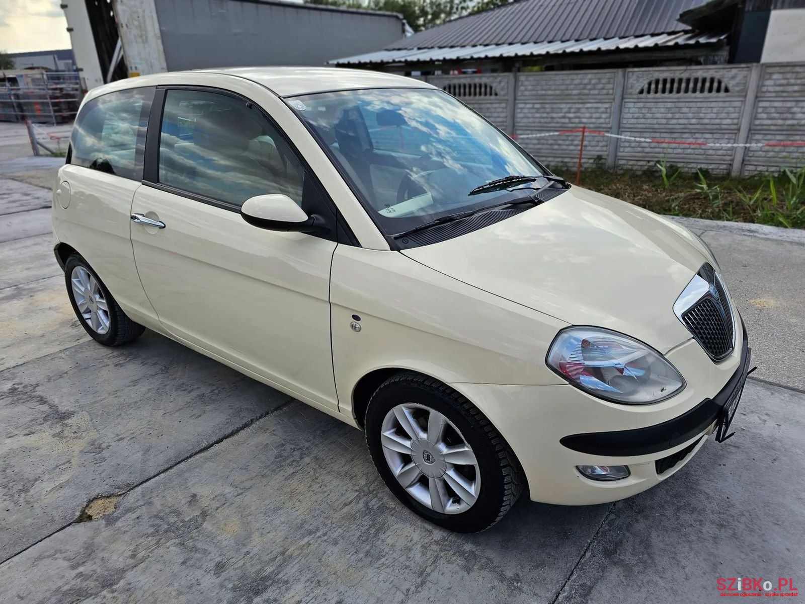 2004' Lancia Ypsilon photo #2