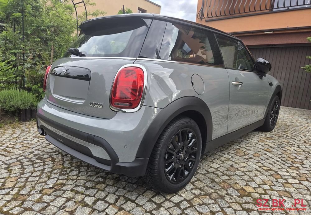 2021' MINI Cooper photo #5