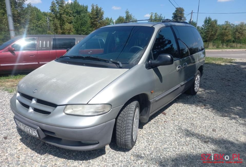 1998' Chrysler Voyager photo #2
