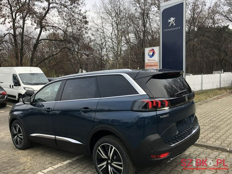 2022' Peugeot 5008 photo #2