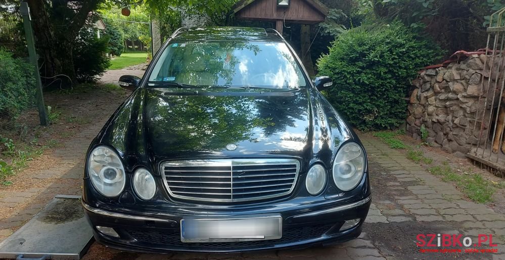 2005' Mercedes-Benz E-Class photo #3
