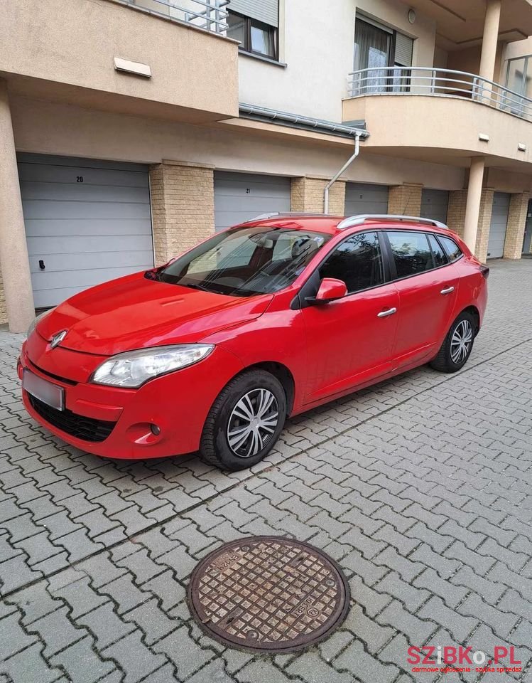 2011' Renault Megane photo #3