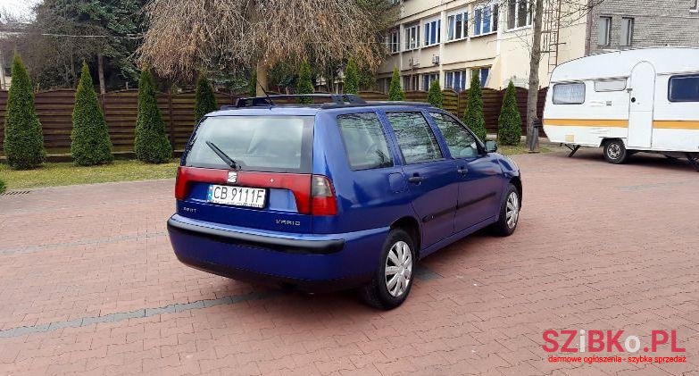 2002' SEAT Cordoba photo #1